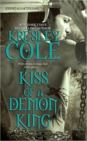 Книга - Поцелуй короля-демона.  Кресли Коул  - прочитать полностью в библиотеке КнигаГо