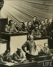 Книга - Речь перед Рейхстагом 30 января 1939 года.  Адольф Гитлер  - прочитать полностью в библиотеке КнигаГо