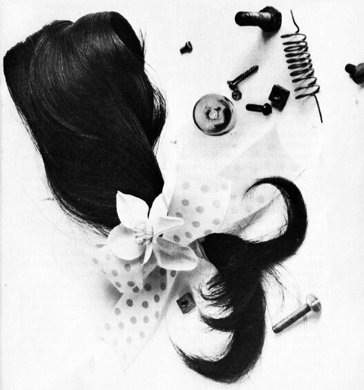 Книгаго: Девушка и робот с цветами. Иллюстрация № 1