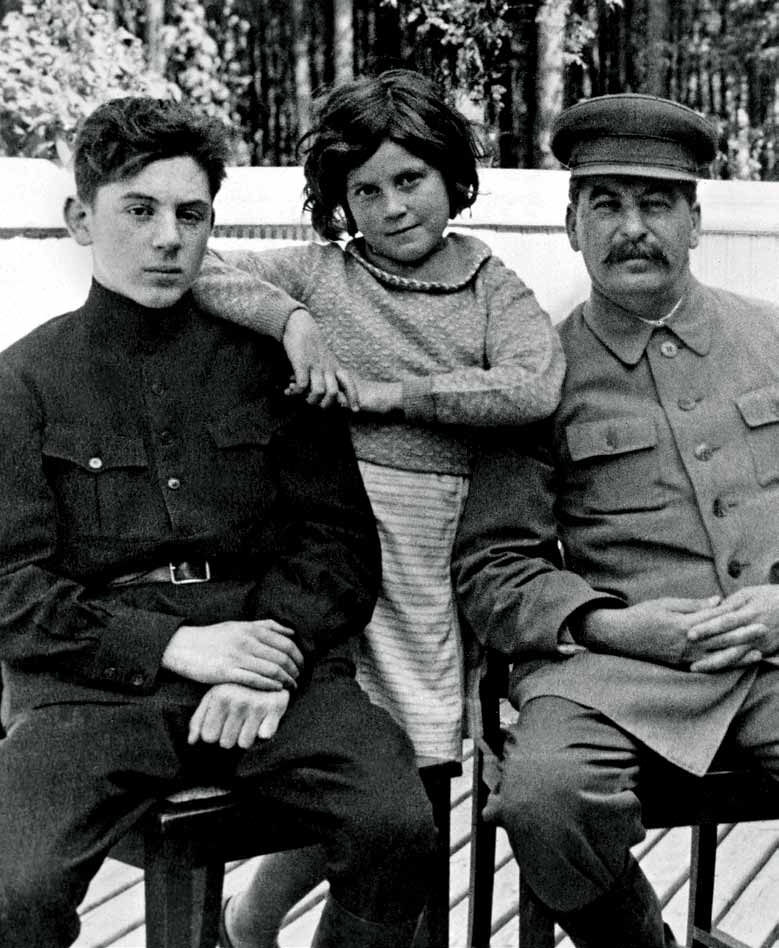 Книгаго: Тайна семьи Сталина. Иллюстрация № 1