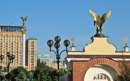 Книгаго: Живые статуи Майдана. Иллюстрация № 1